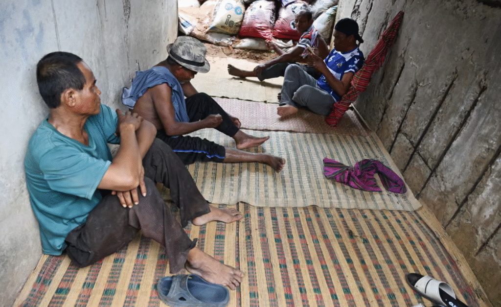 evacuation in thai and cambodian people
