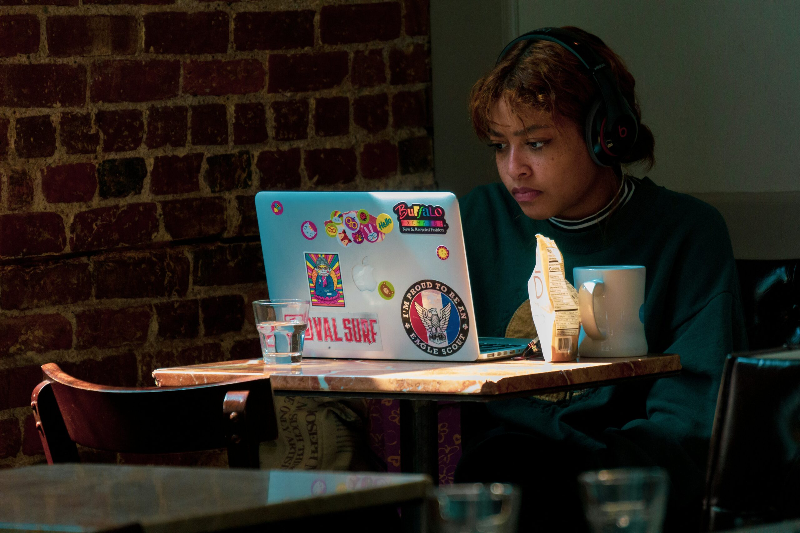 girl using laptop
