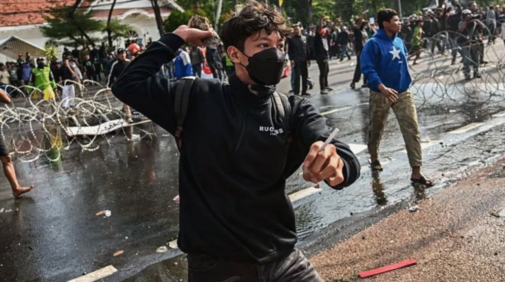 Indonesia protest taxi driver
