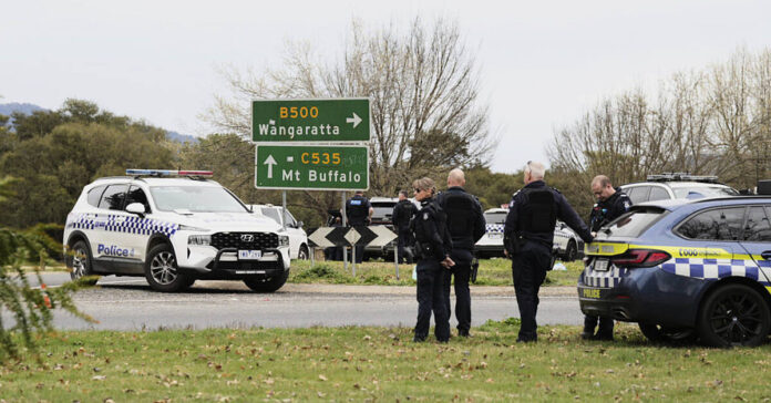 Australia police shooting manhunt