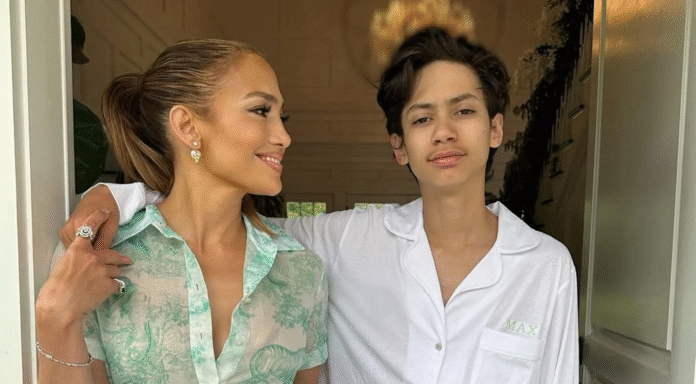 Jennifer Lopez son singing
