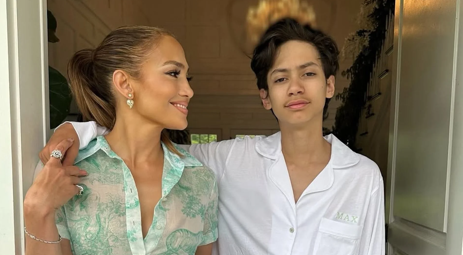 Jennifer Lopez son singing
