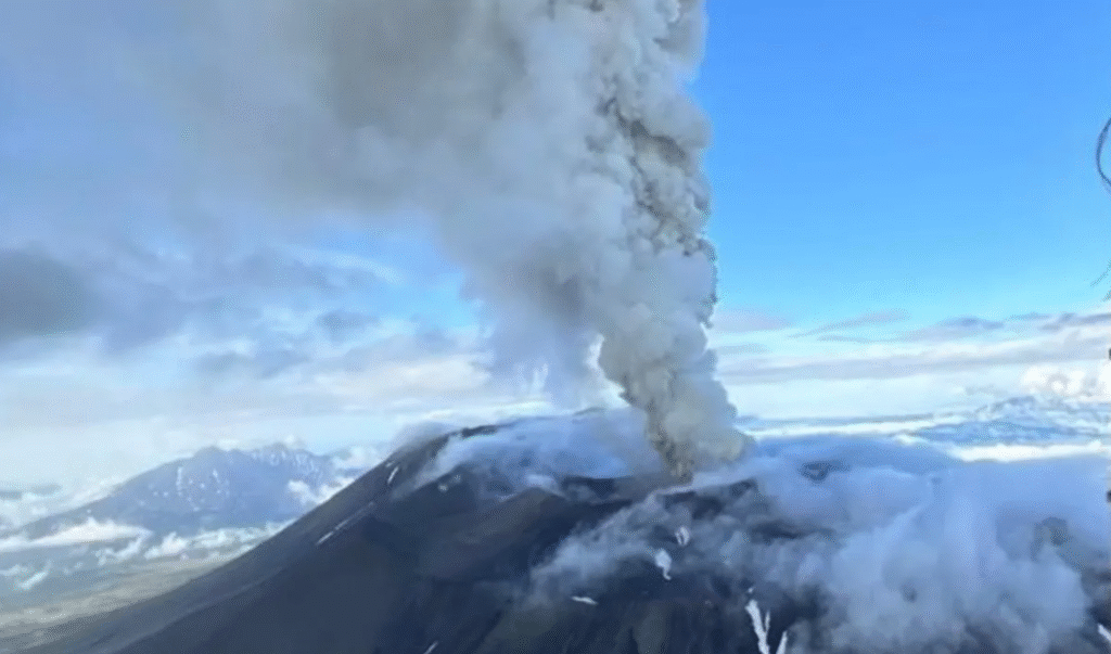 russian volcano errupts 2