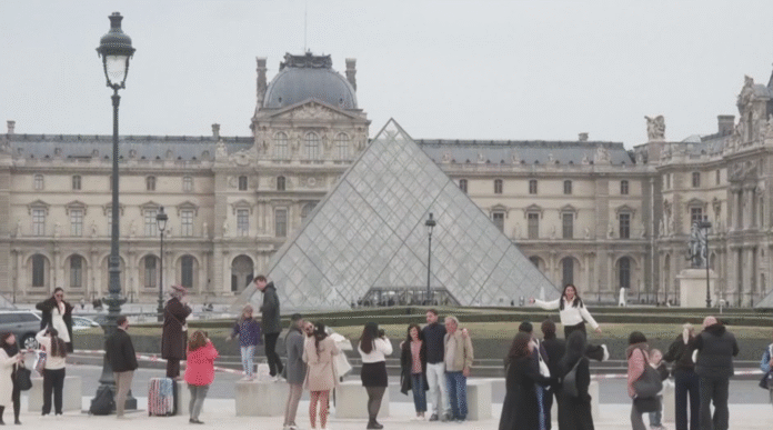 Louvre jewel thieves escape