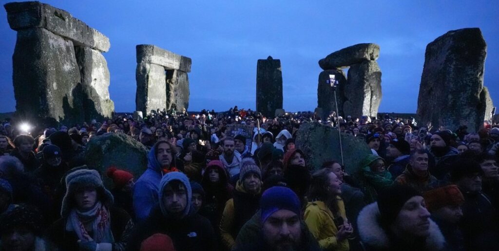 Stonehenge winter solstice sunrise