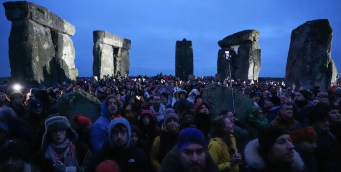 Stonehenge winter solstice sunrise